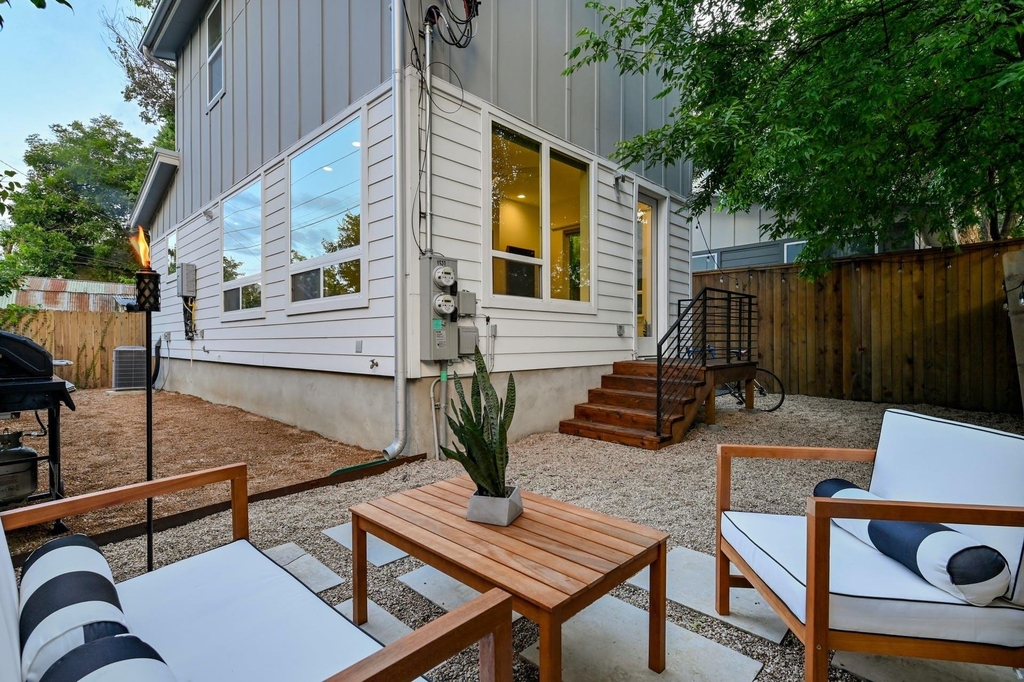 1131 Map St - Photo 3