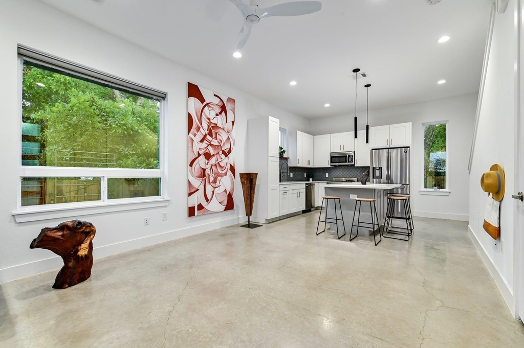 1131 Map St - Photo 8