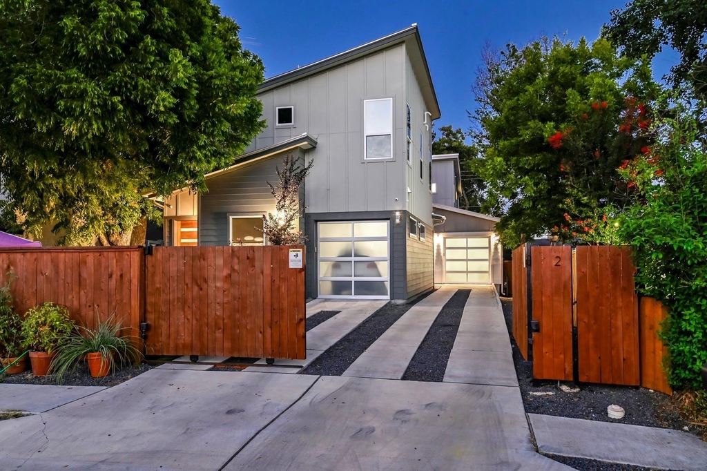 1131 Map St - Photo 0