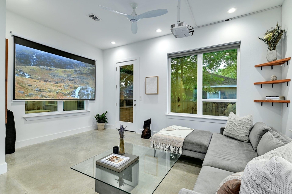 1131 Map St - Photo 4