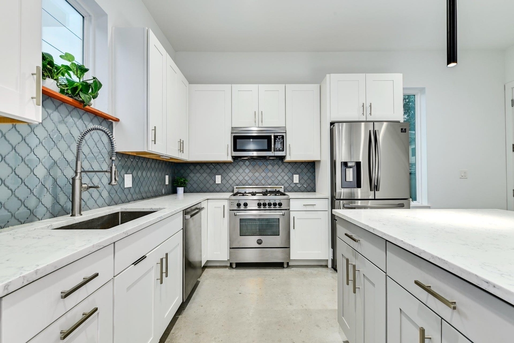 1131 Map St - Photo 10