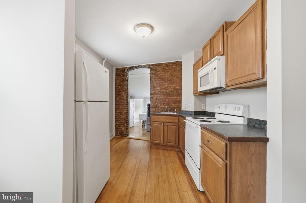 403 W South Street - Photo 9