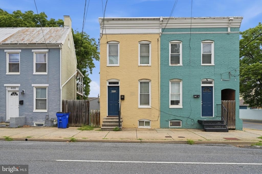 403 W South Street - Photo 0