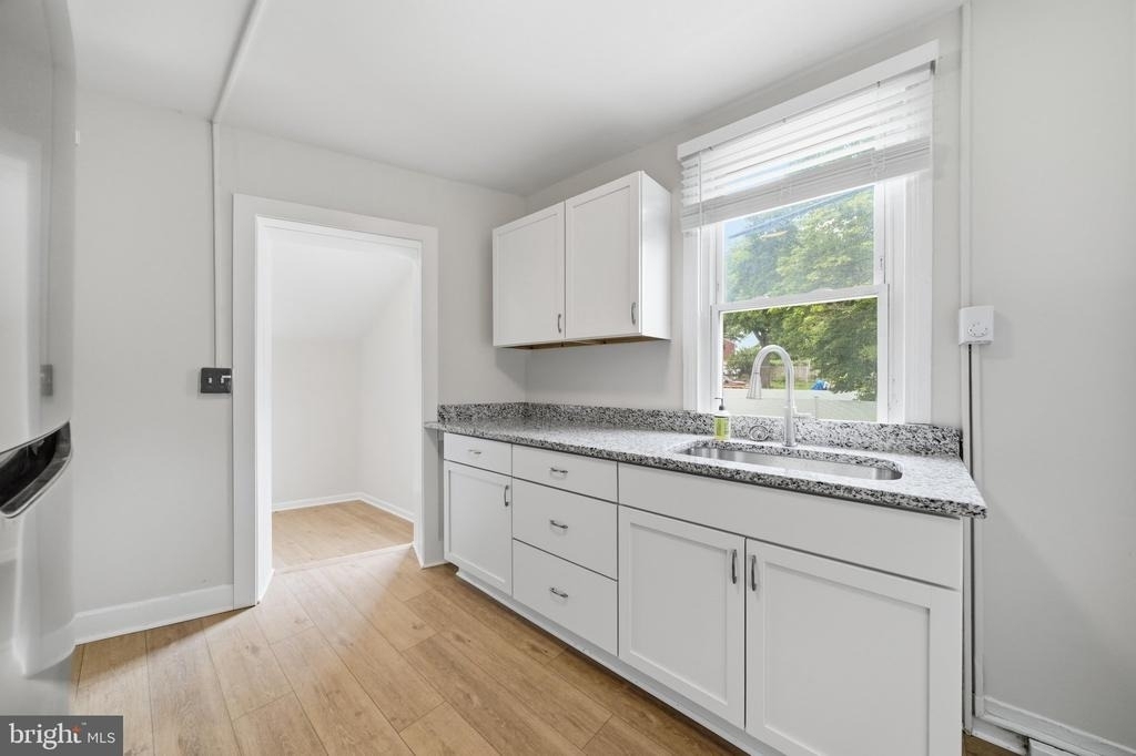 403 W South Street - Photo 13