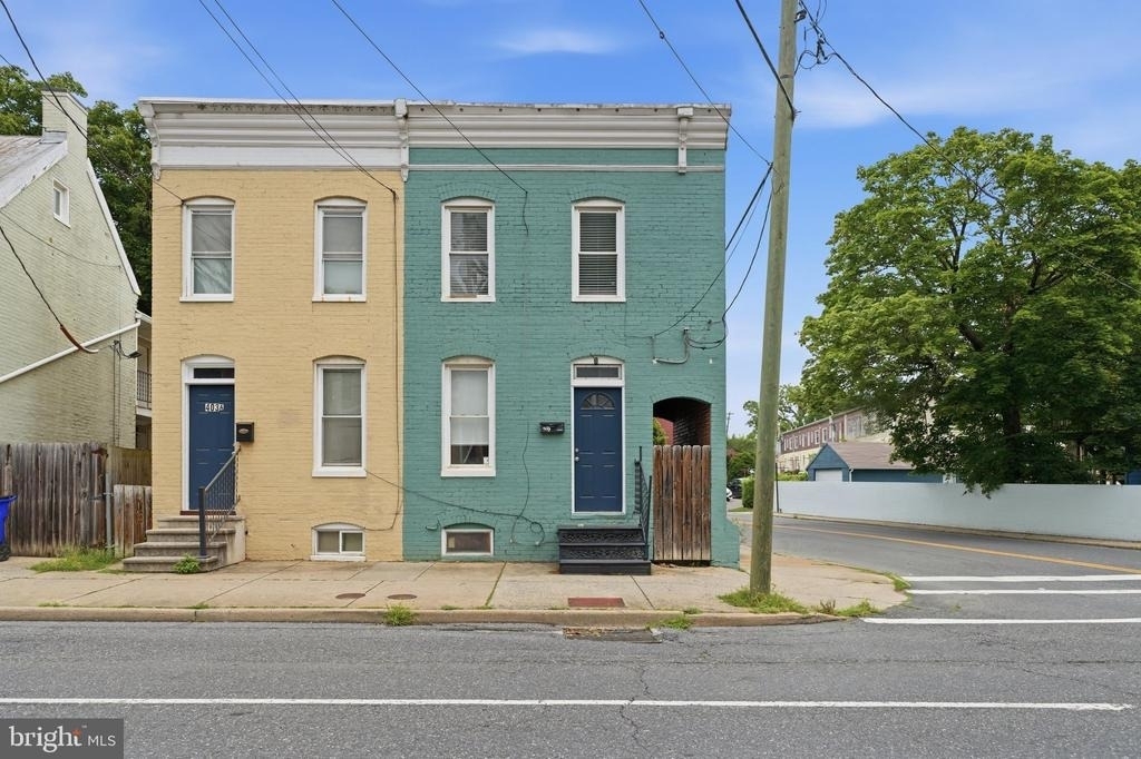 403 W South Street - Photo 0