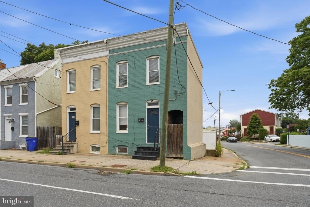 403 W South Street - Photo 2