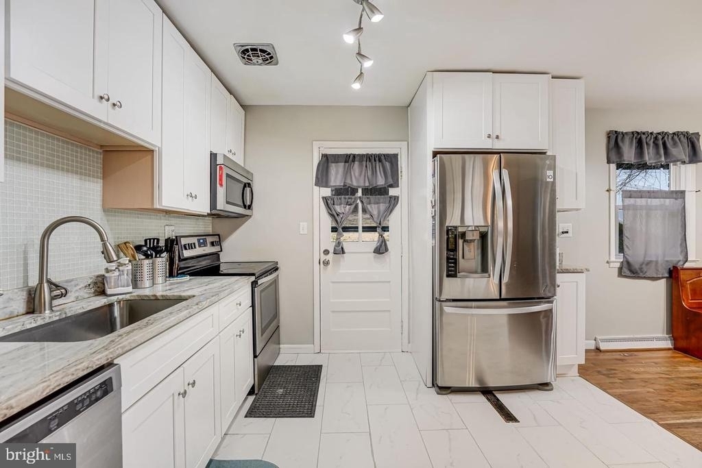 6714 Amherst Road - Photo 11