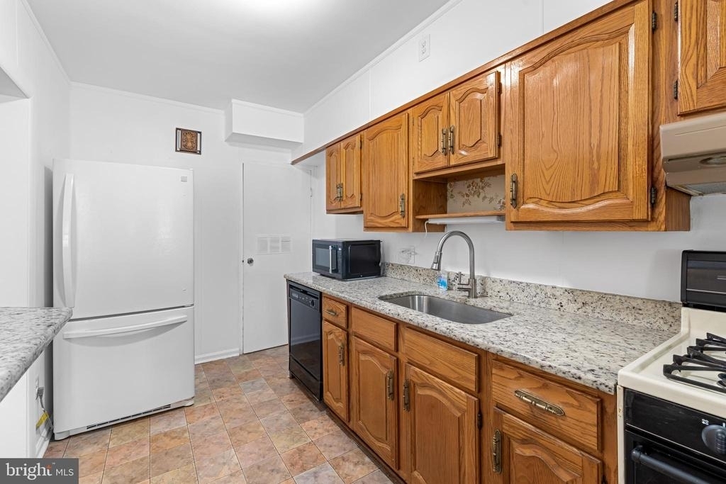 3317 Belsford Court - Photo 12