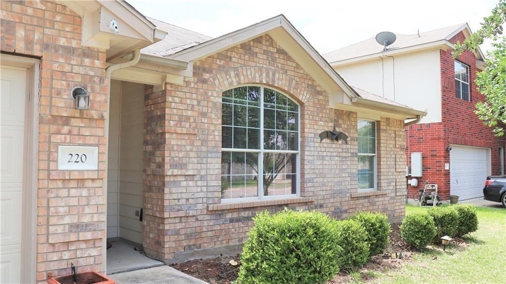 220 Gainer Dr - Photo 0