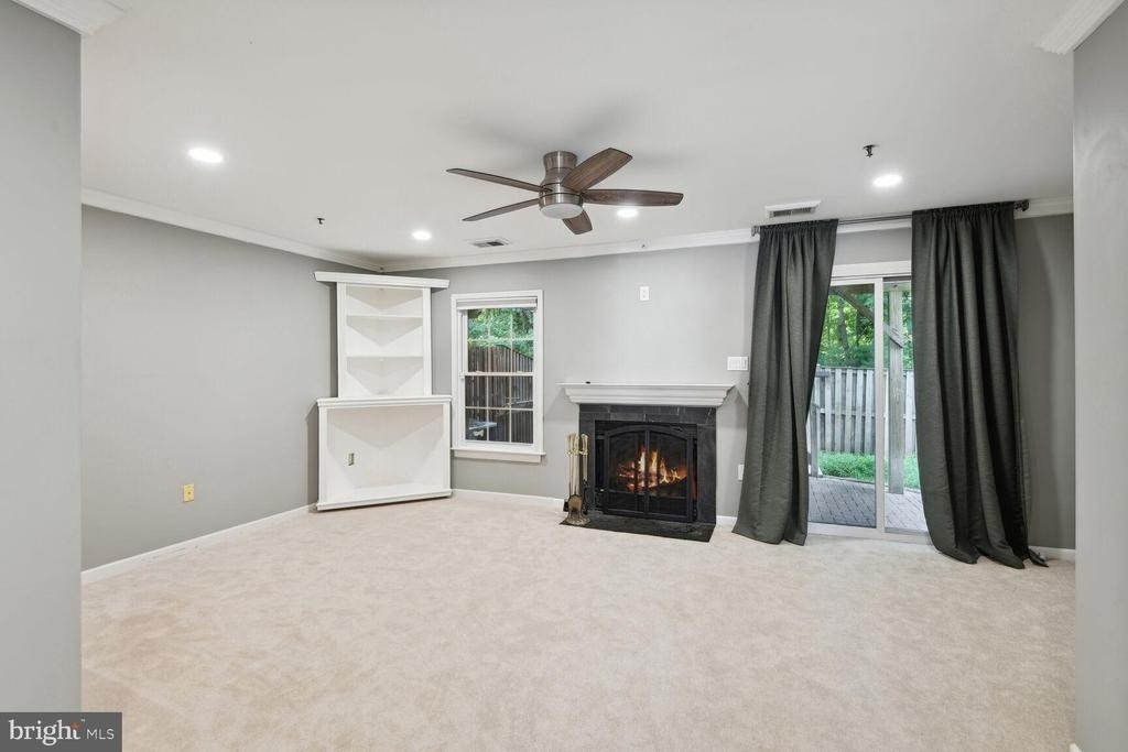 1511 Ashburnham Drive - Photo 2