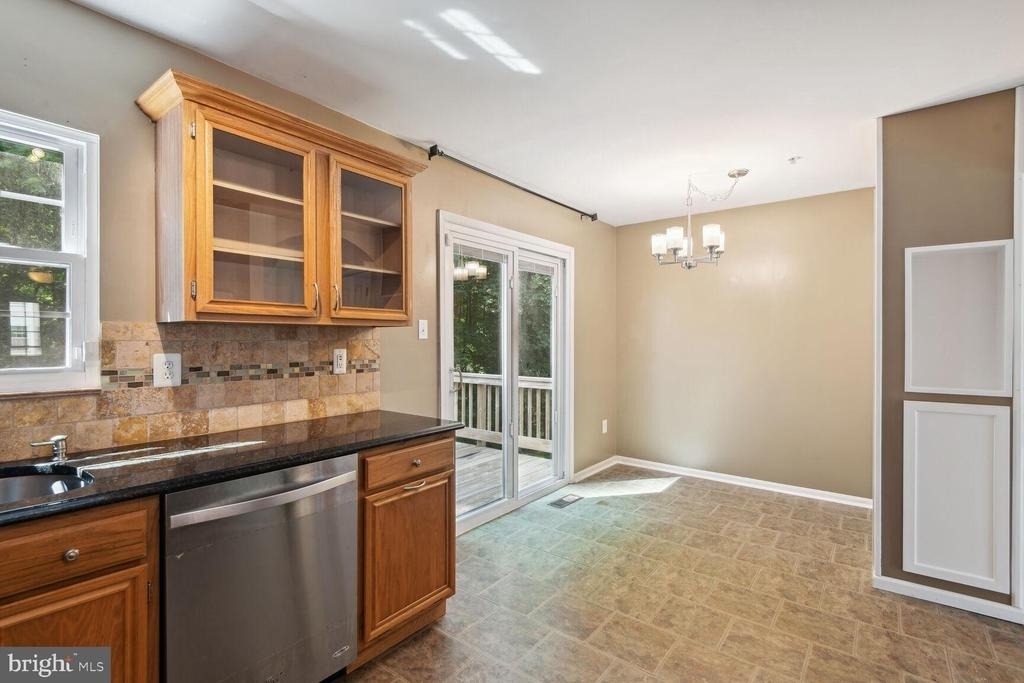 1511 Ashburnham Drive - Photo 8