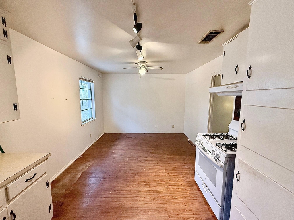 2411 S 5th St - Photo 3