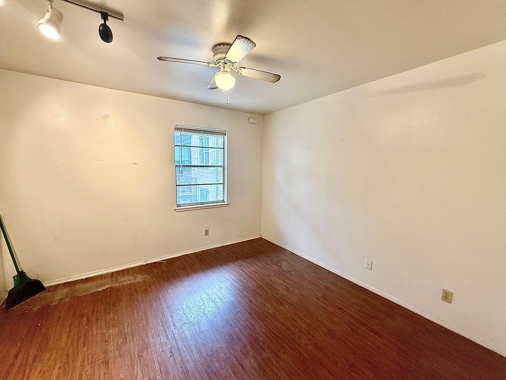 2411 S 5th St - Photo 4