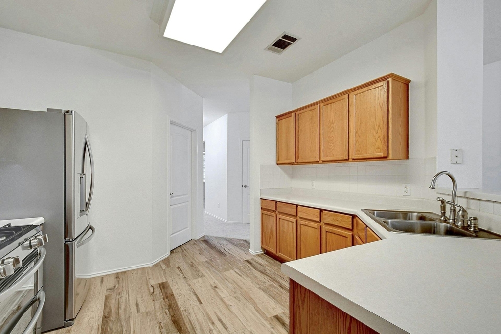 8605 Ganttcrest Dr - Photo 10