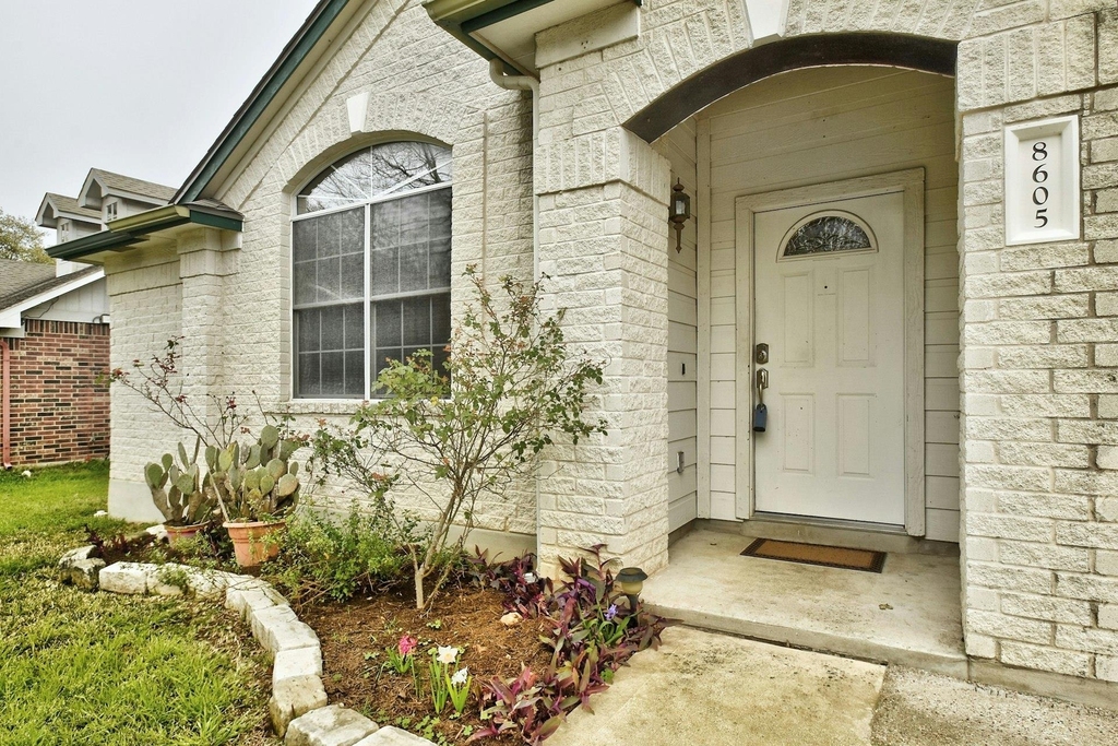 8605 Ganttcrest Dr - Photo 2