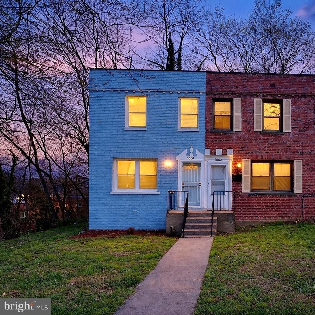 5000 Just Street Ne - Photo 0