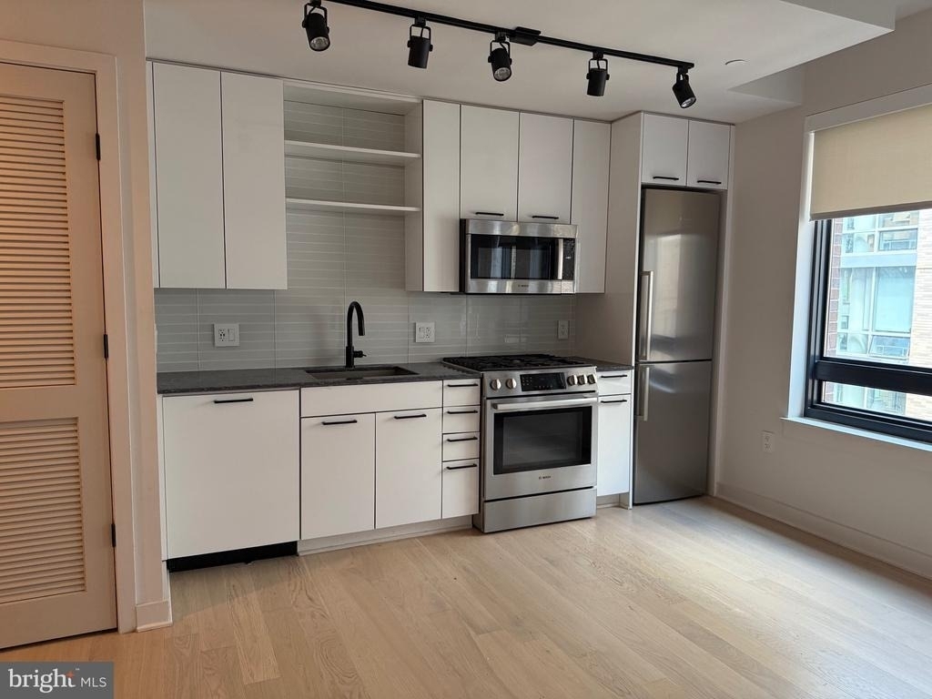 70 N Street Se - Photo 2