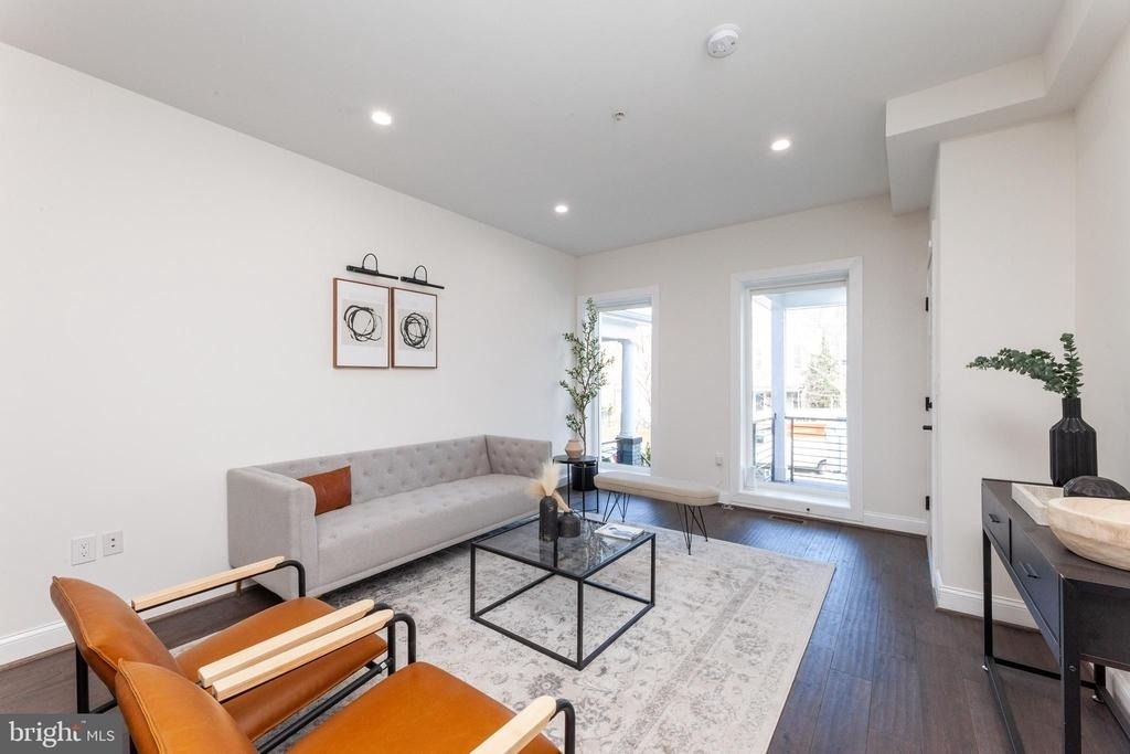 734 Kenyon Street Nw - Photo 2