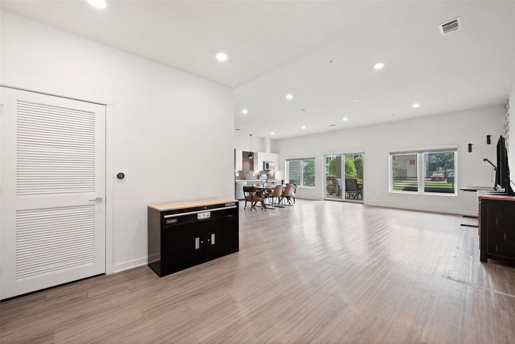 4361 S Congress Ave - Photo 3