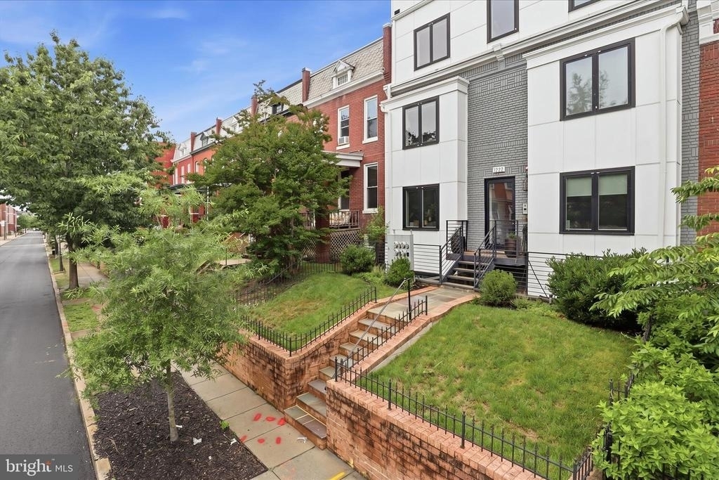 1222 Neal Street Ne - Photo 3