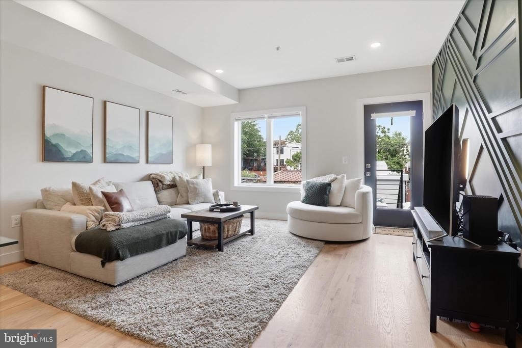 1222 Neal Street Ne - Photo 4