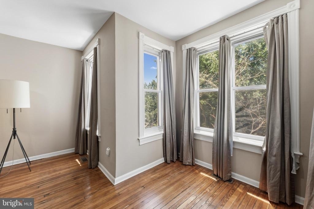 11 R Street Nw - Photo 17