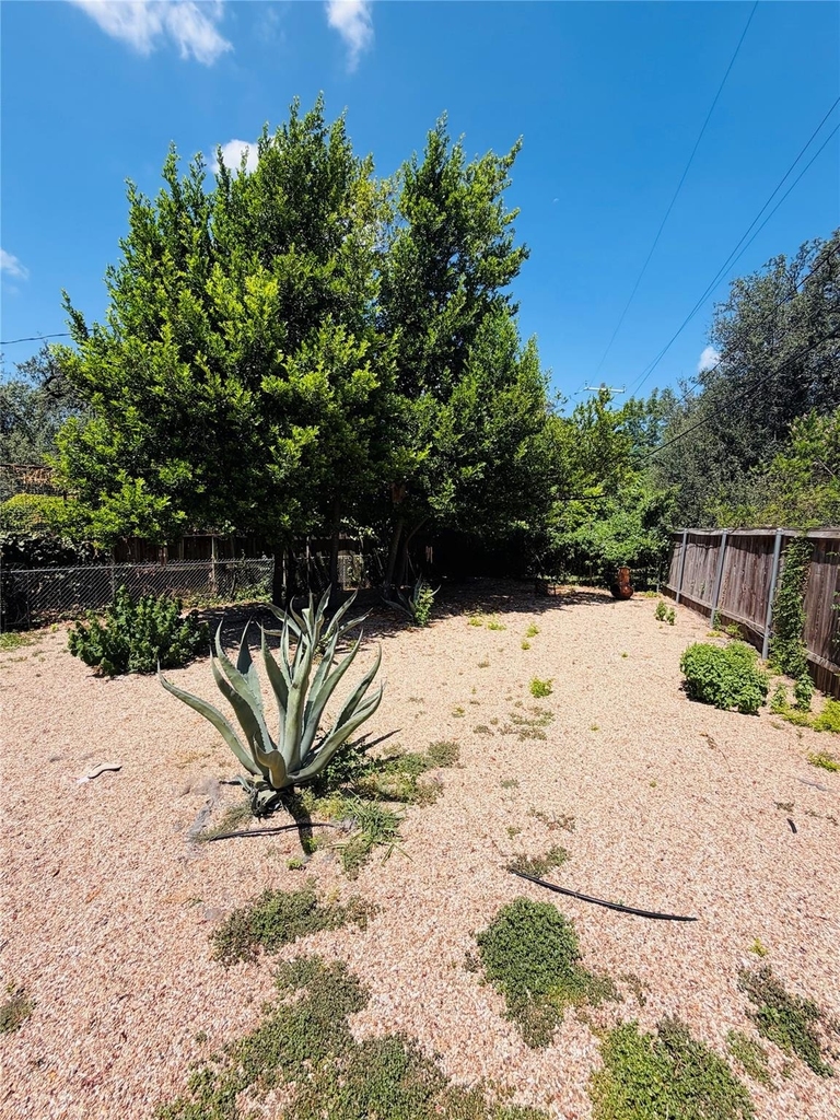 3212 E Oakmont Blvd - Photo 11