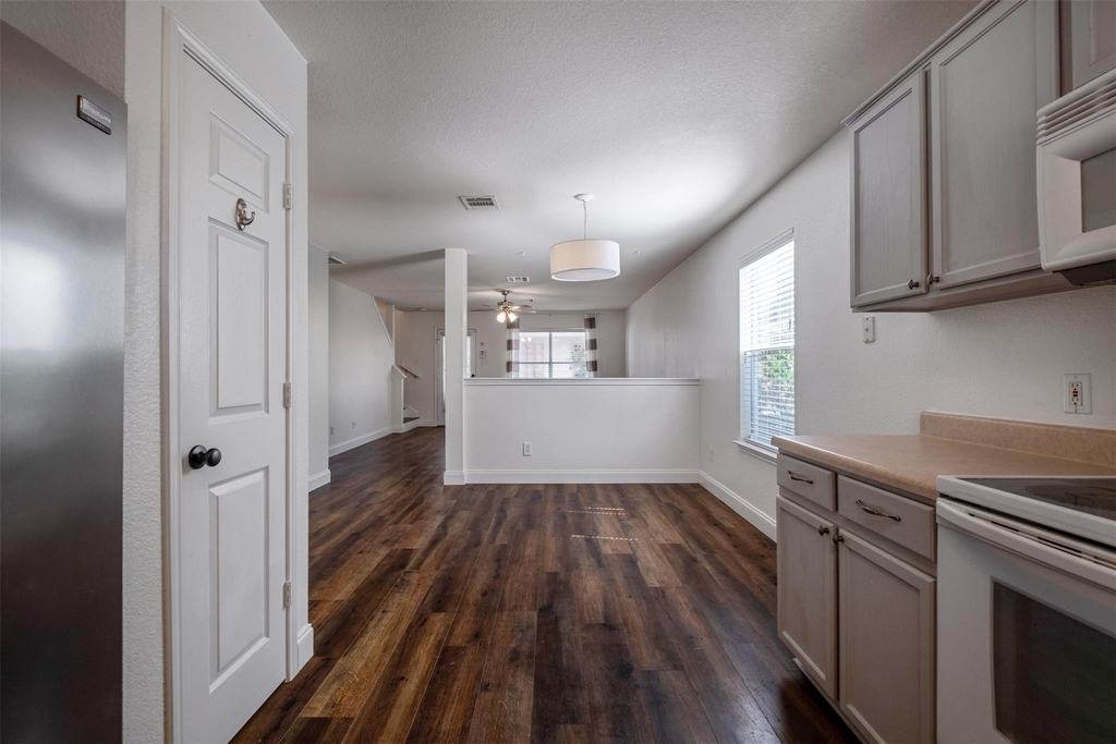 2208 Melissa Oaks Ln - Photo 7