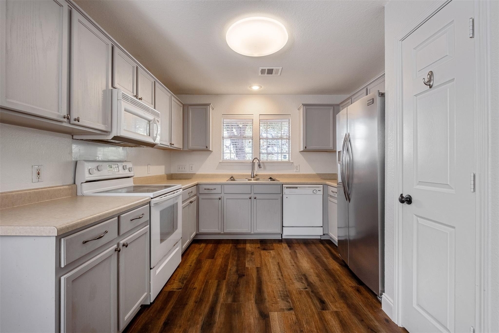 2208 Melissa Oaks Ln - Photo 5