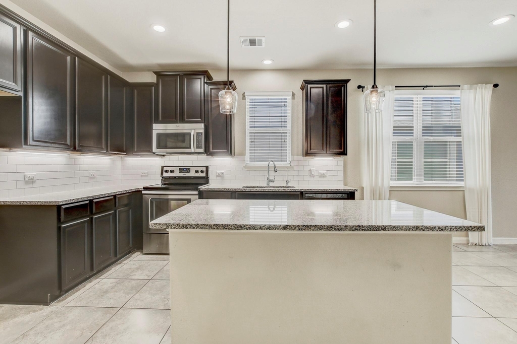 356 Quarry Ln - Photo 7