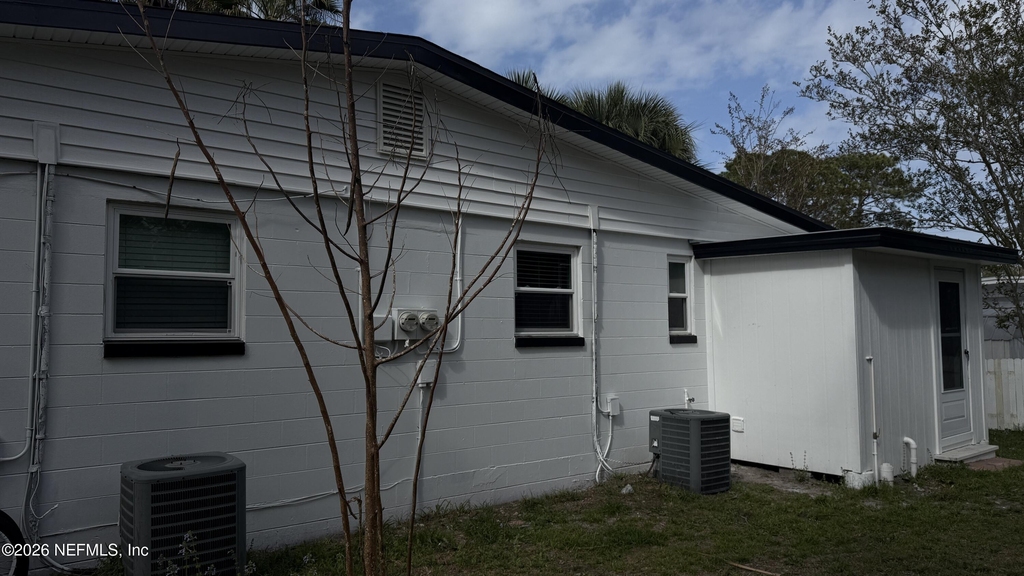 696 Kestner Road - Photo 3