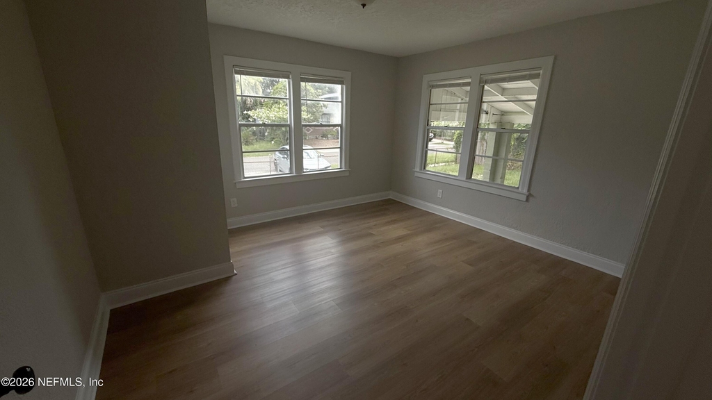 1645 W 12th Street - Photo 4