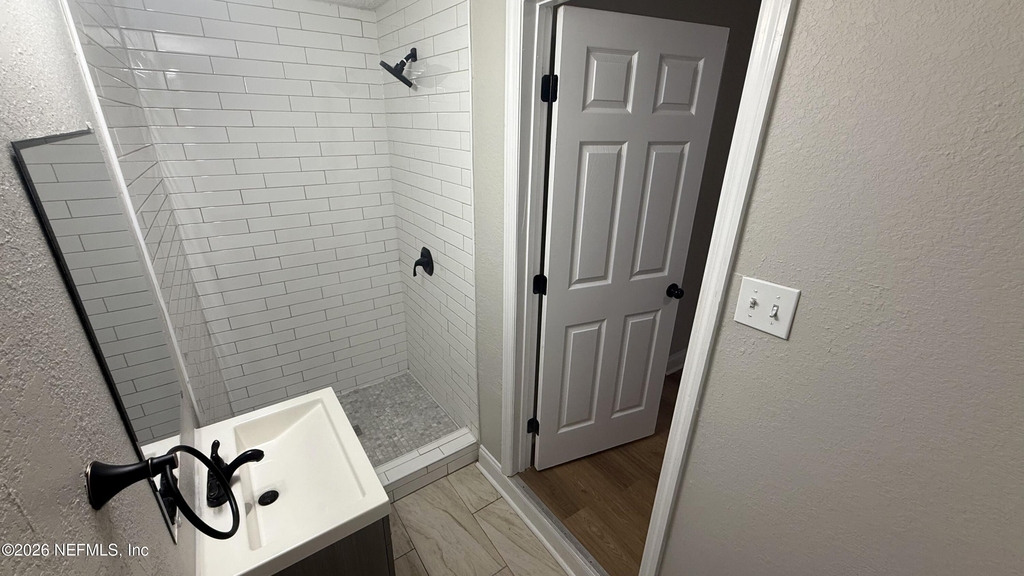 1645 W 12th Street - Photo 5