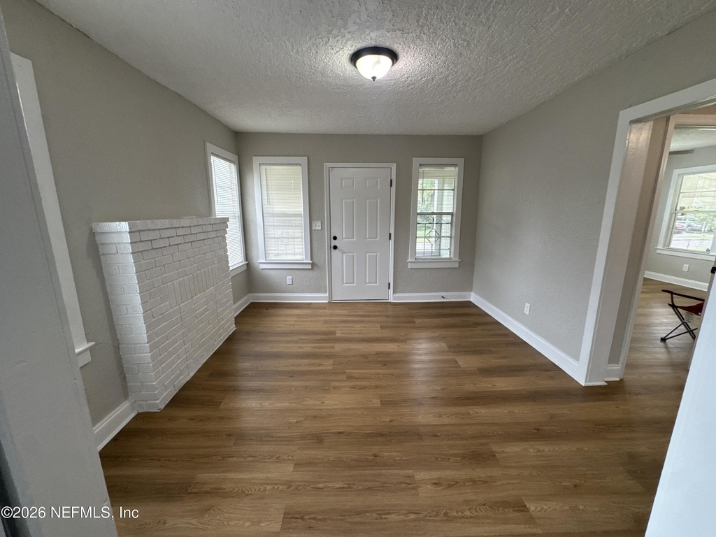 1645 W 12th Street - Photo 3