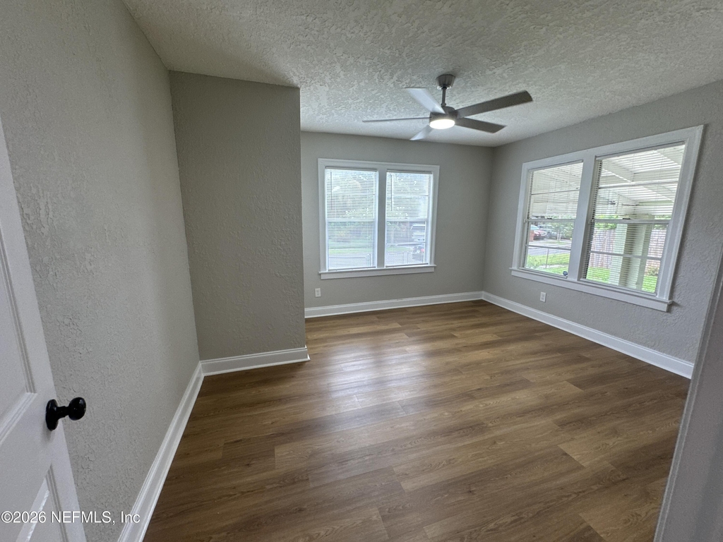 1645 W 12th Street - Photo 9
