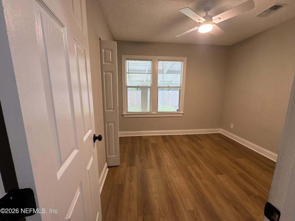 1645 W 12th Street - Photo 8