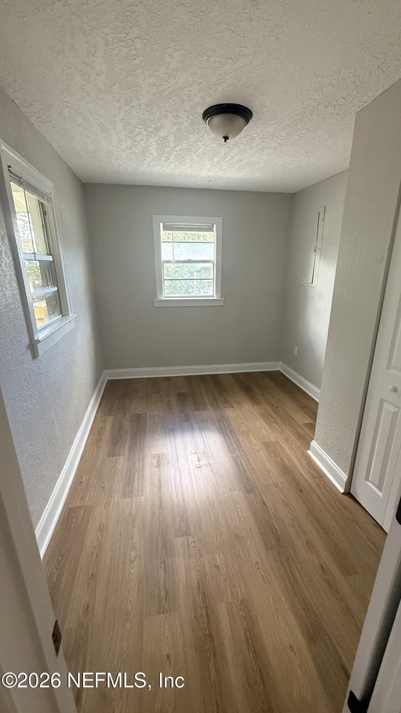 1645 W 12th Street - Photo 3
