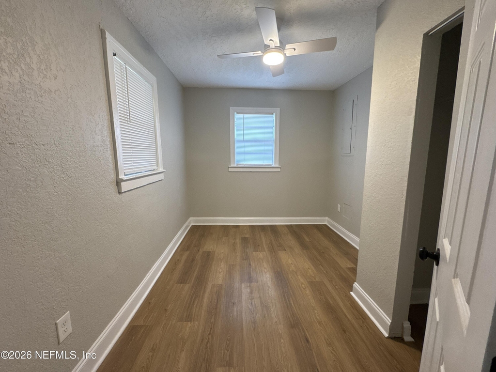 1645 W 12th Street - Photo 13