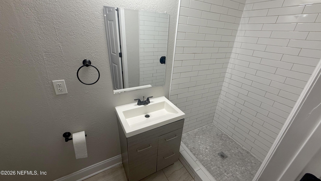1645 W 12th Street - Photo 6