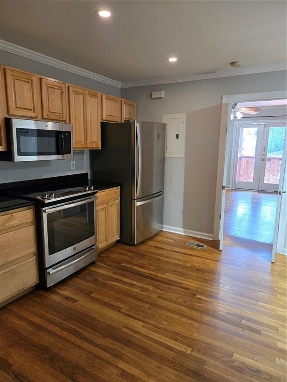 317 8th Street Ne - Photo 3