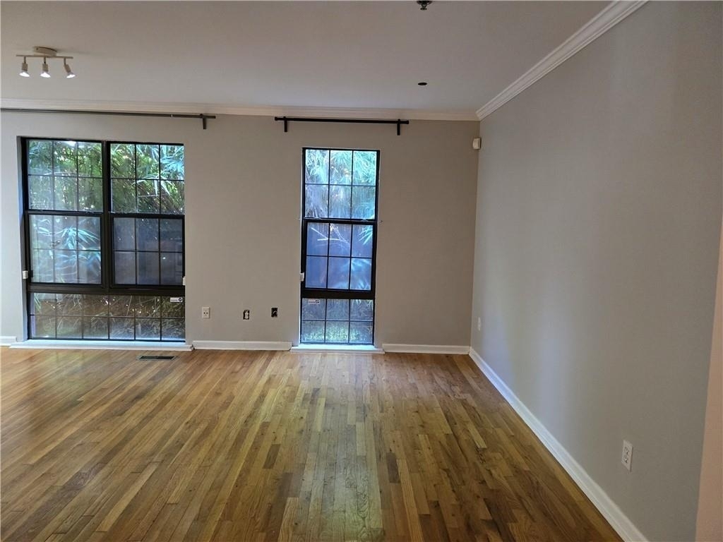 317 8th Street Ne - Photo 1