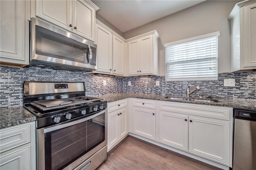 4914 Whisper Creek Court - Photo 16