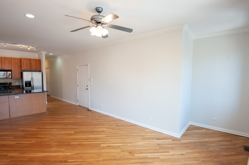 2427 W Augusta Boulevard - Photo 3