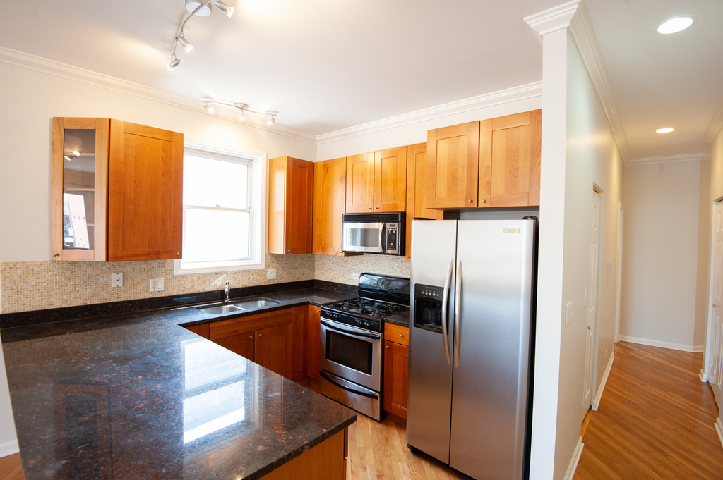 2427 W Augusta Boulevard - Photo 8