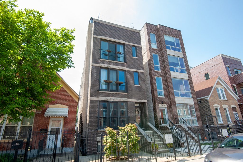 2427 W Augusta Boulevard - Photo 0