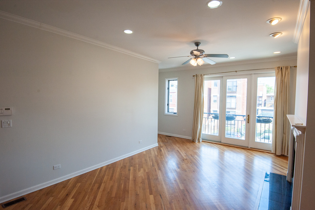 2427 W Augusta Boulevard - Photo 2