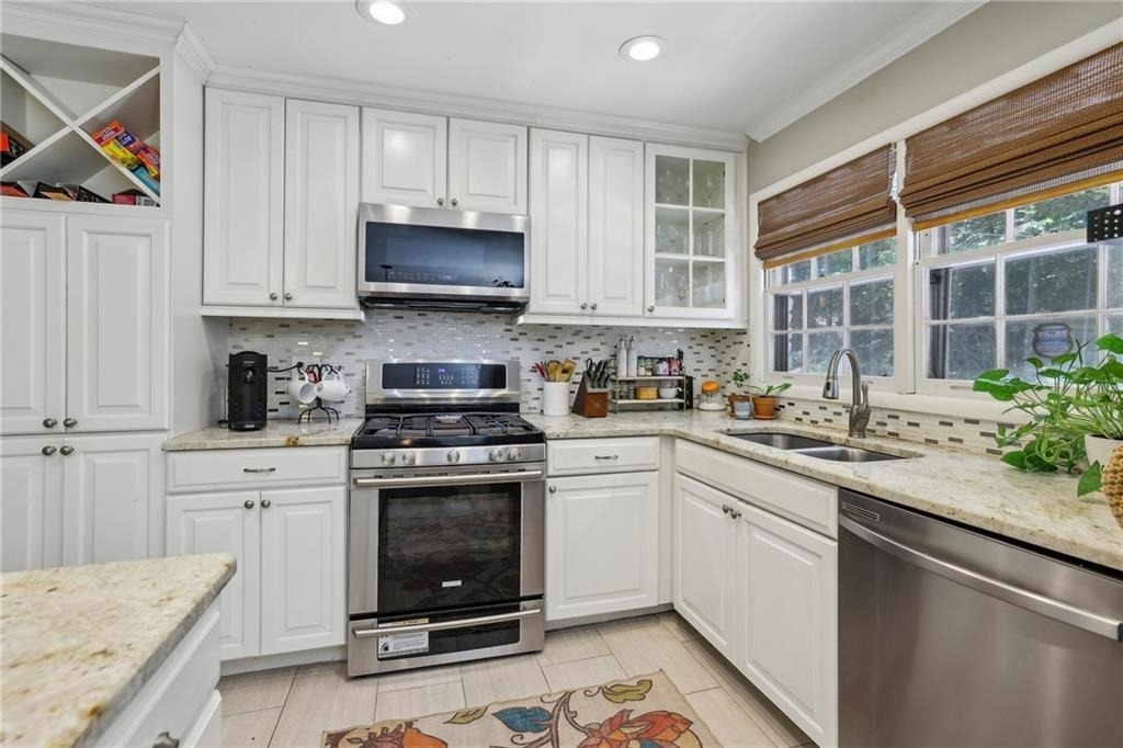 2172 Jonathon Lane Ne - Photo 10
