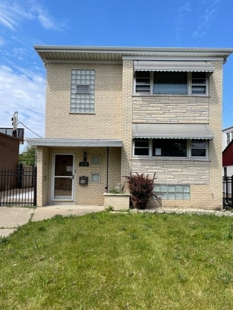 4570 N Narragansett Avenue - Photo 0