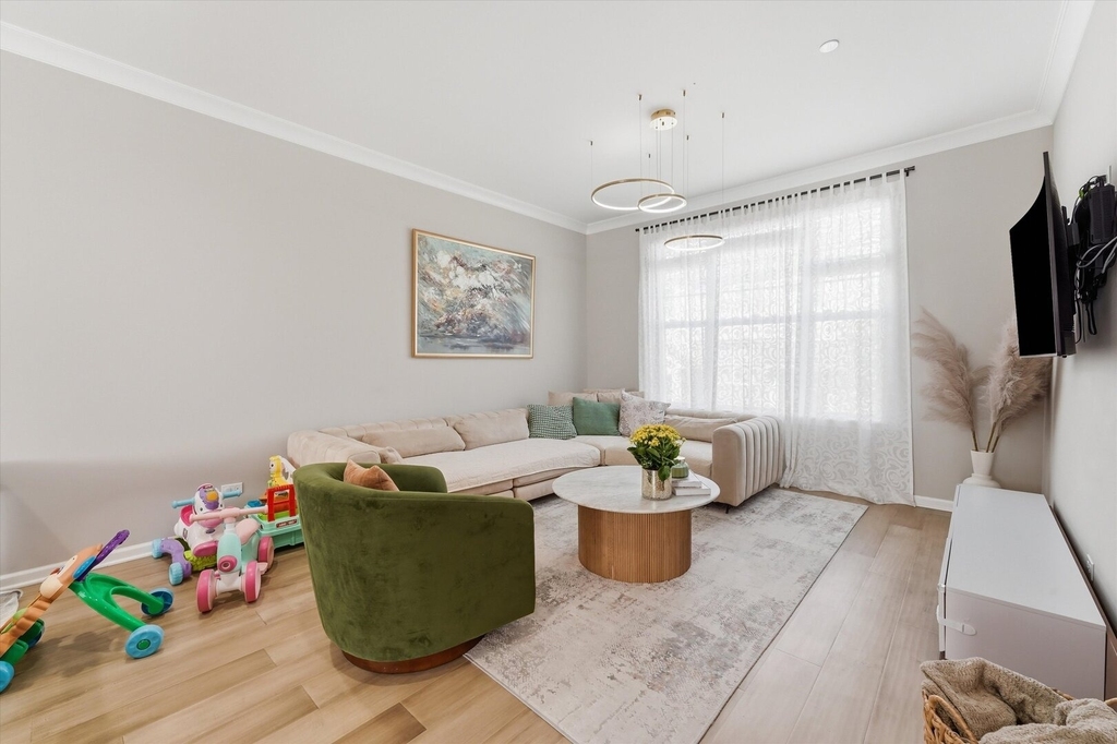 30w023 Brayman Court - Photo 4