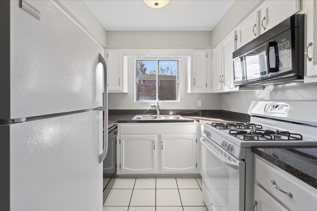 716 W 65th Street - Photo 2